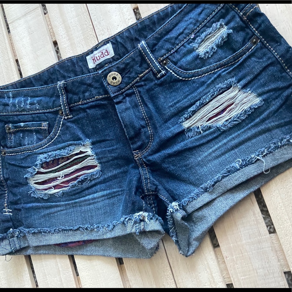 Mudd Ripped Pocket Accent Shorts - Picture 3 of 6